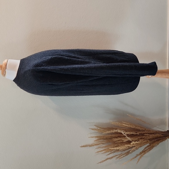 Joseph & Lyman Cashmere Crewneck Sweater - Picture 4 of 6